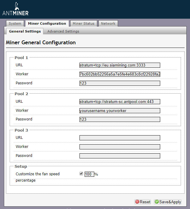 Foto instantánea que muestra la página de configuración de Antminer con dos pools de minería diferentes de Siacoin.